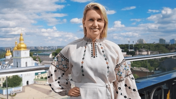 Олар қызды қуырып жатыр