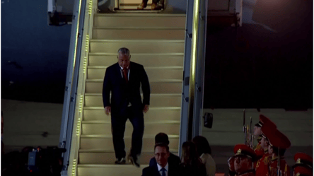 Orban arrived in Tbilisi, booed by protesters — video - 285x160