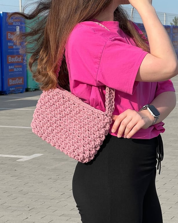 З чим носити в'язану сумку