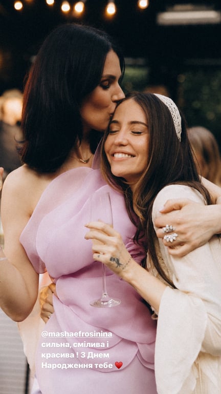 Надя Дорофєєва вітає Машу Єфросиніну