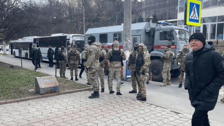 Враг продолжает похищать людей с оккупированных территорий Украины, — Генштаб - 285x160