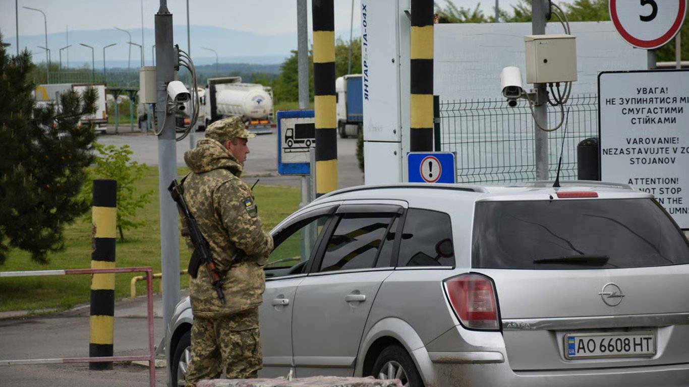 Черги на кордоні України 13 червня: де найбільше скупчення авто