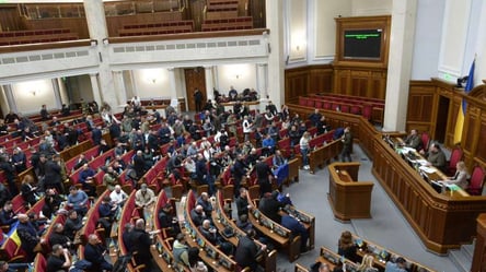 Рада лишила мандатов пятерых депутатов: о ком идет речь - 285x160