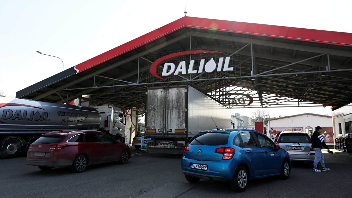 В Европе стремительно дорожает топливо на всех АЗС: власти ищут решение