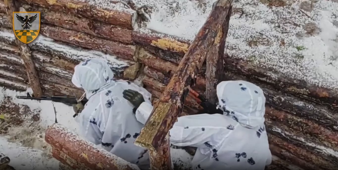 У ЗСУ показали відео, як навчають новобранців штурмувати окопи - фото 1