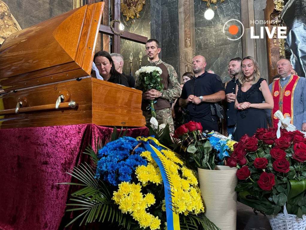 прощання з Іриною Фаріон у храмі