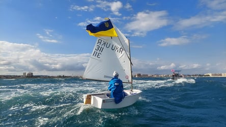 Одесский яхтсмен стал победителем юношеской международной регаты - 285x160
