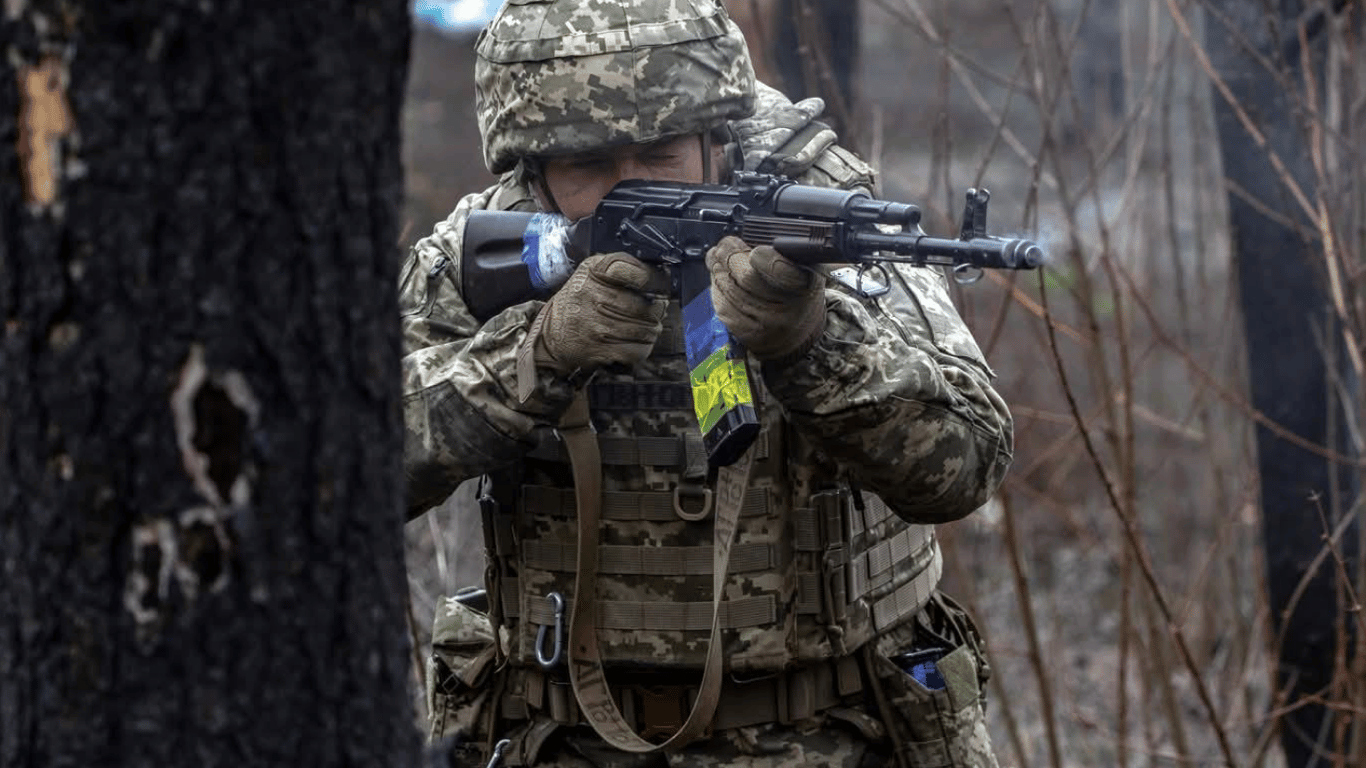 Личное распоряжение может удостоверить нотариус, а хранит в/ч