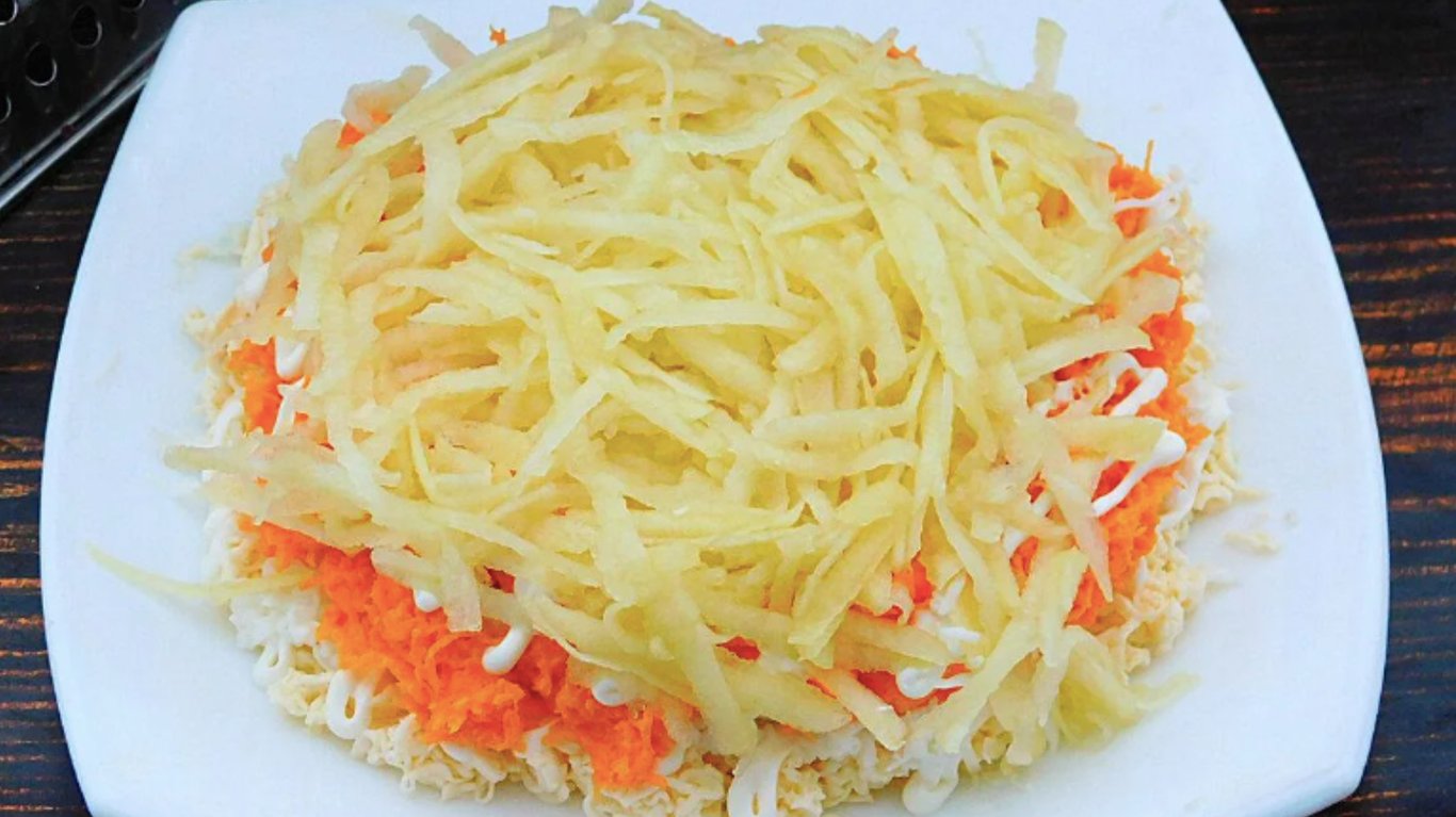 салат з морквою та плавленим сиром