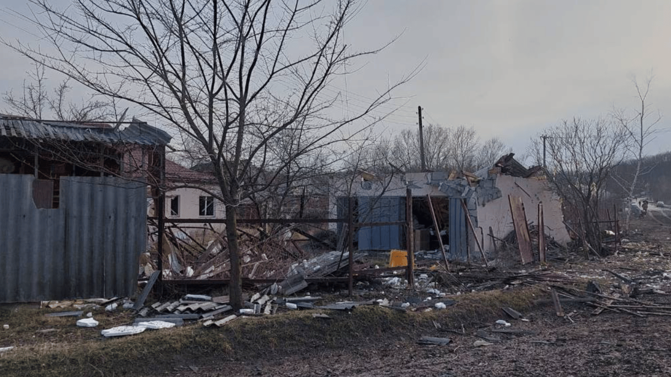 На Харківщині не вщухають вибухи — в ОДА відзвітували про евакуацію