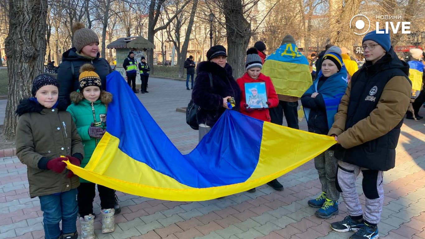 Патріотична хода в центрі Одеси — фоторепортаж - фото 4