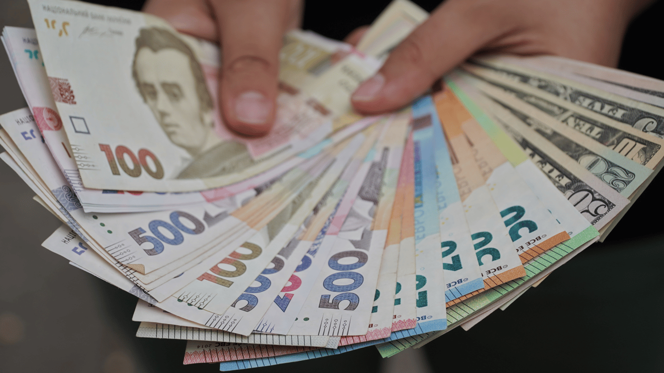 У НБУ розповіли, у якій валюті та у яких банках українці зберігають гроші