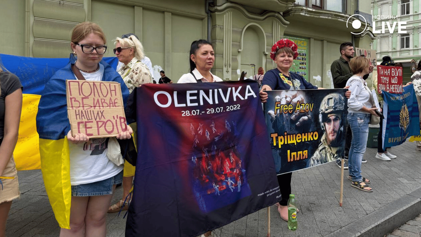В Одесі на Дерибасівській пройшла акція Free Azov — фоторепортаж - фото 7