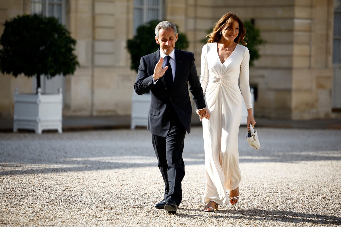 Пишнотіла Сальма Гайєк вразила мереживною сукнею на званій вечері - фото 2