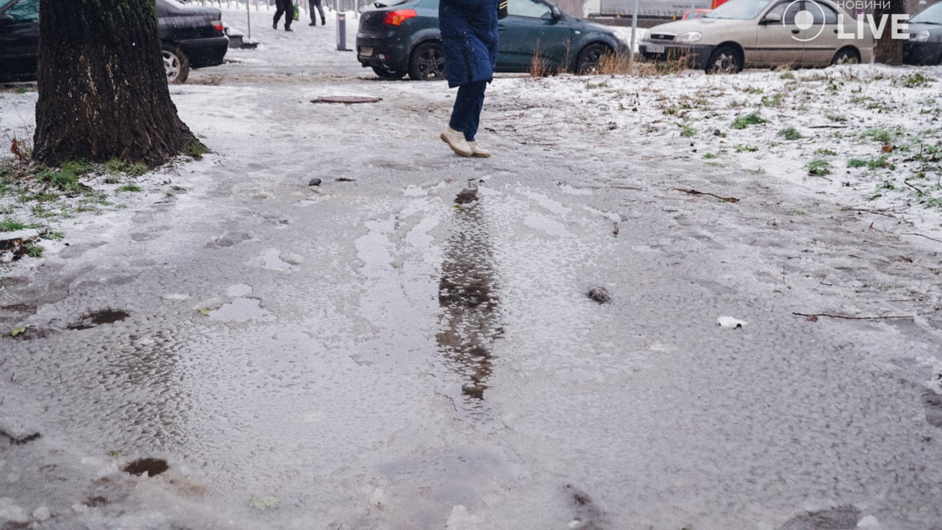 Погода в Україні у середу, 6 грудня — куди прийде тепло та де пройде крижаний дощ