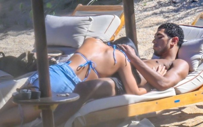 Джуд Беллингем с девушкой