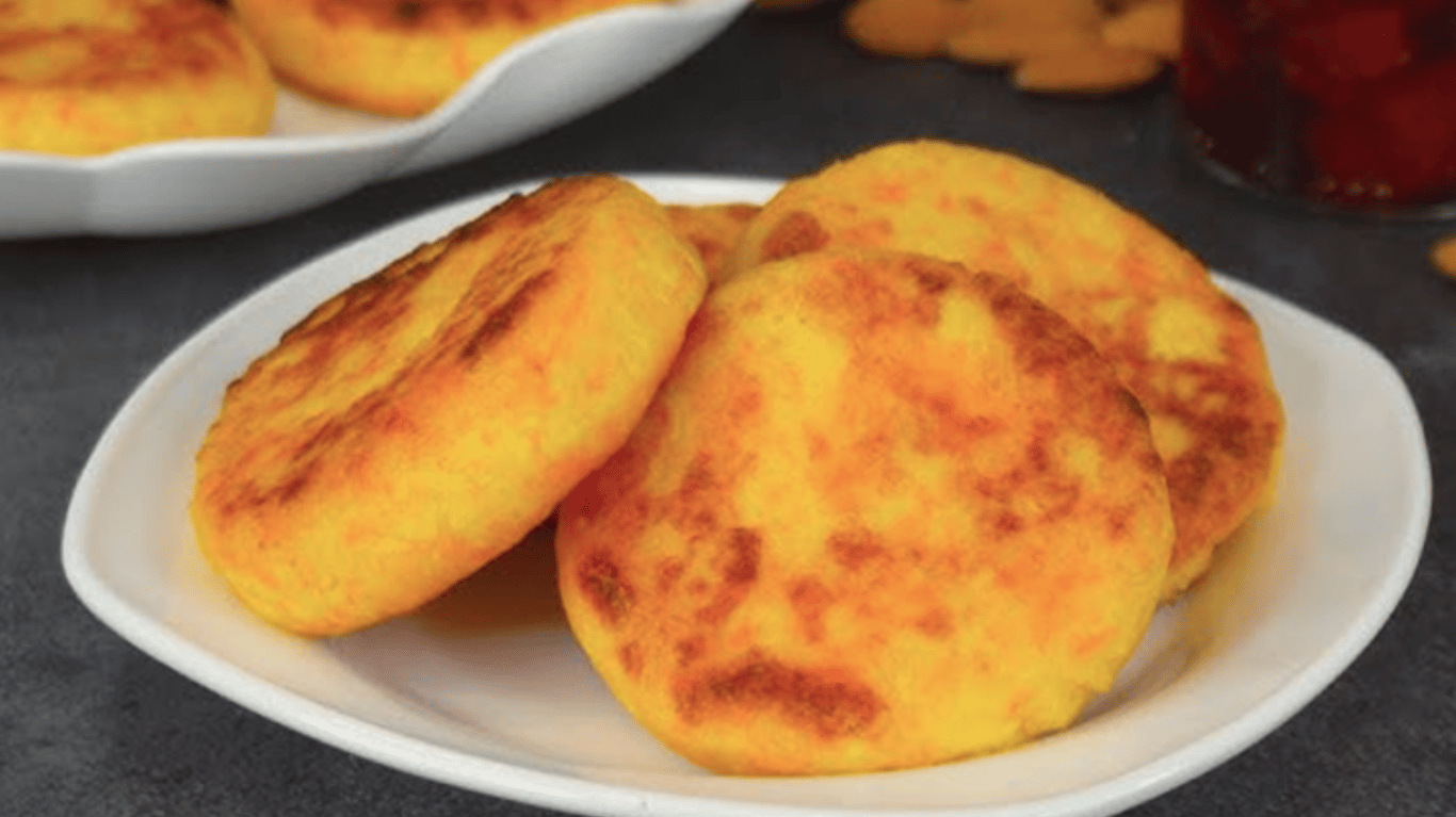 простий рецепт смачних сирників з морквою