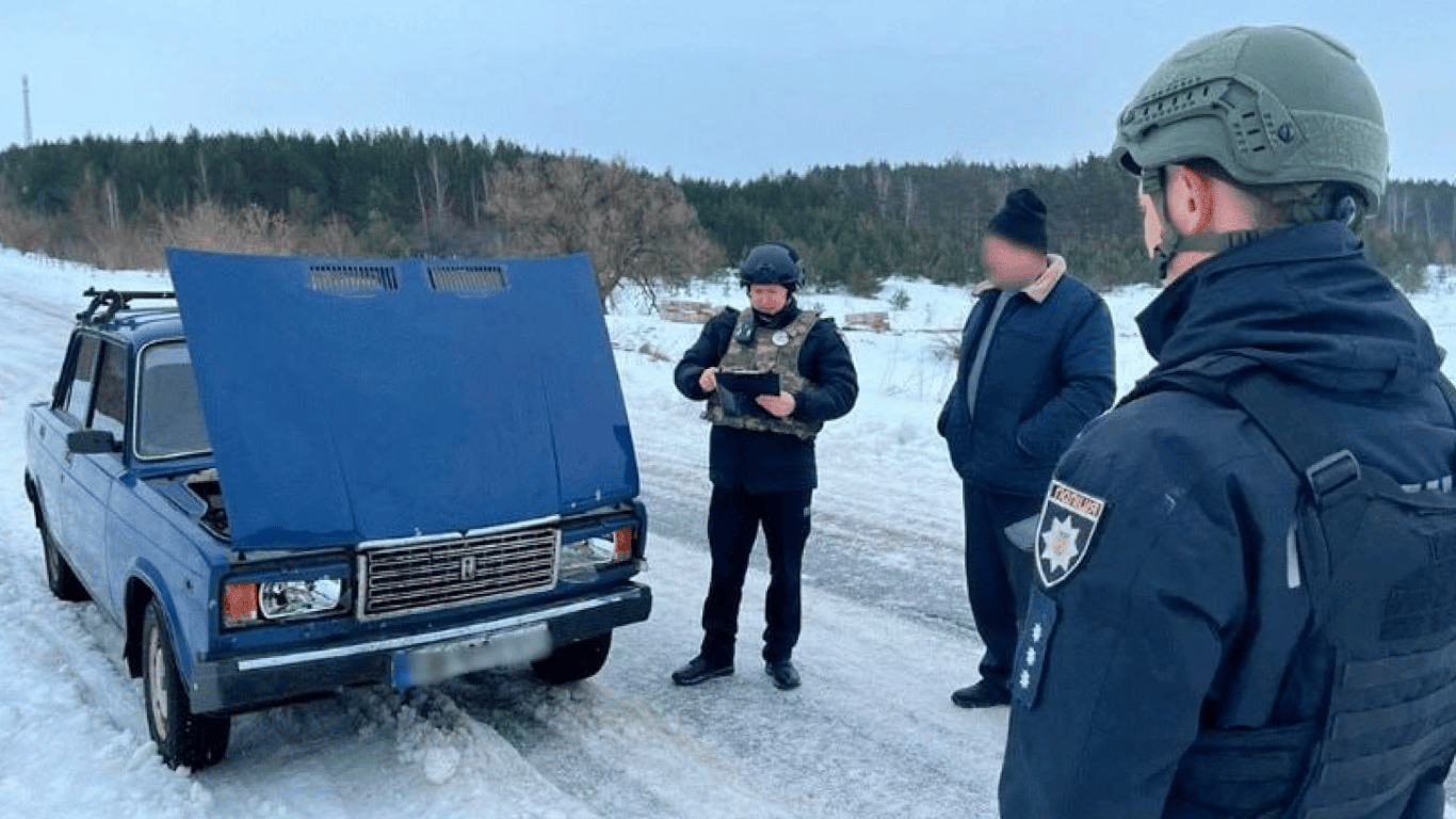 В Черниговской области оккупанты атаковали дроном автомобиль с людьми