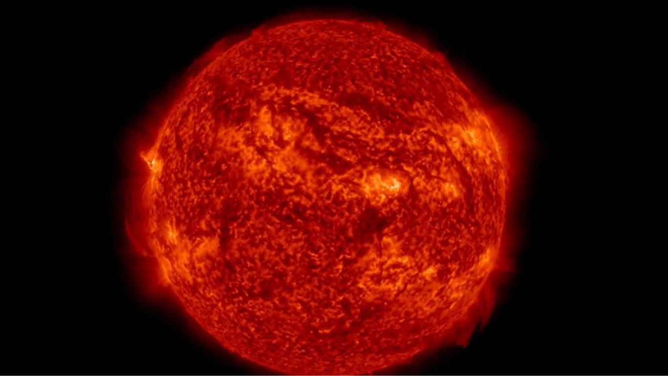 Мощное извержение на Солнце привело к выбросу корональной массы к Земле