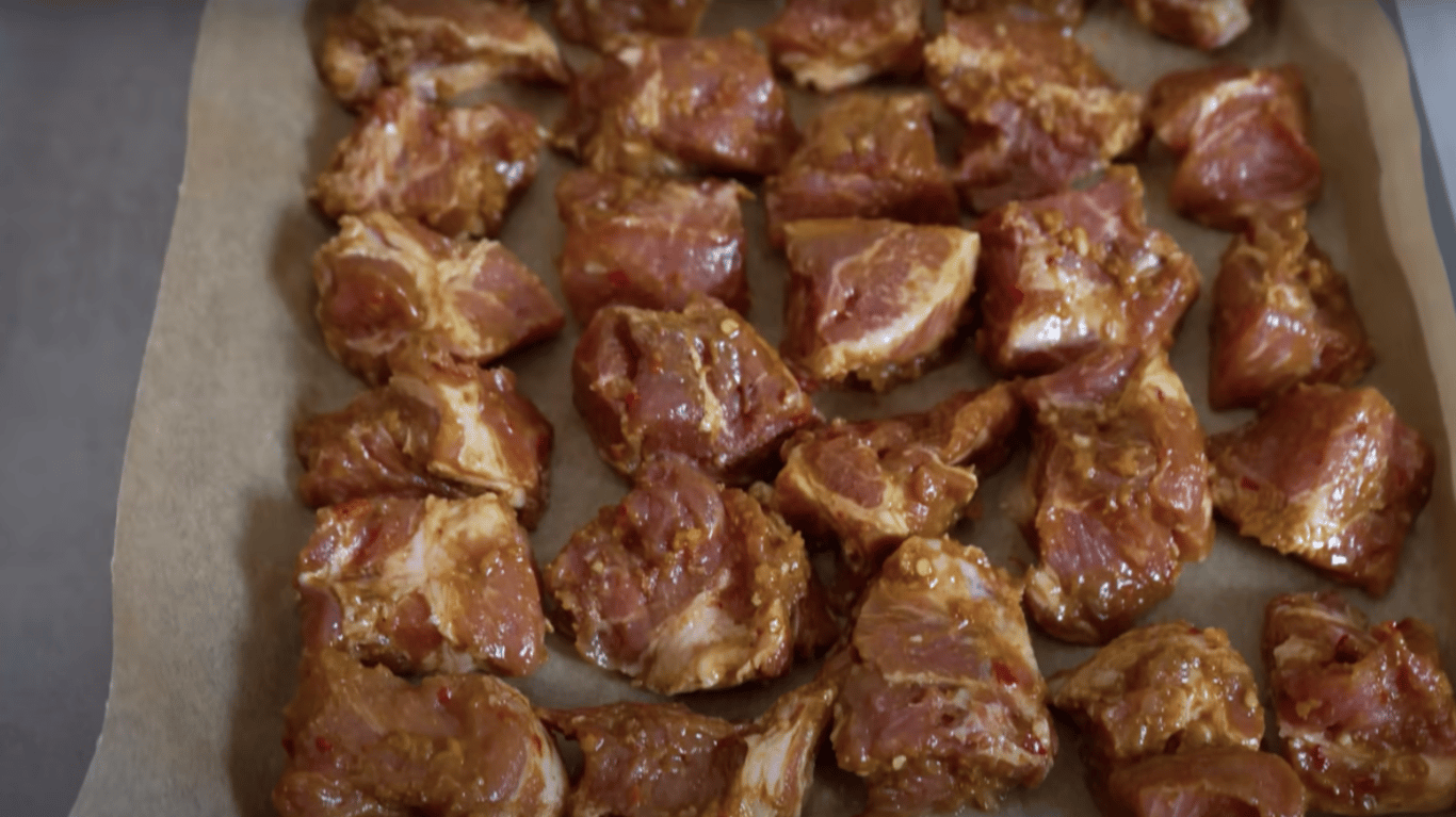 смачна свинина по-грузинськи та сацебелі