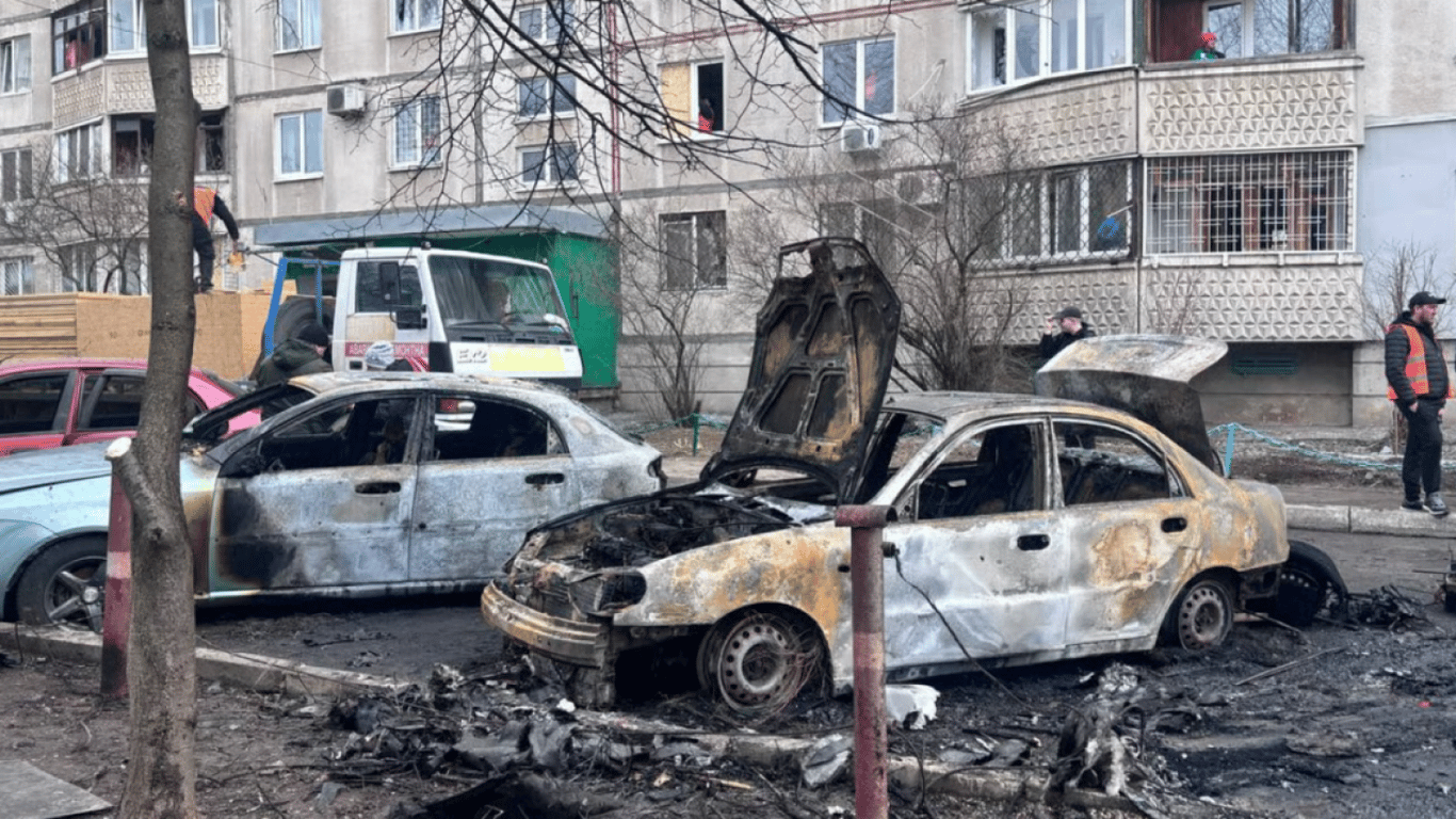 Россияне атаковали дронами Харьков: на месте атаки горят авто