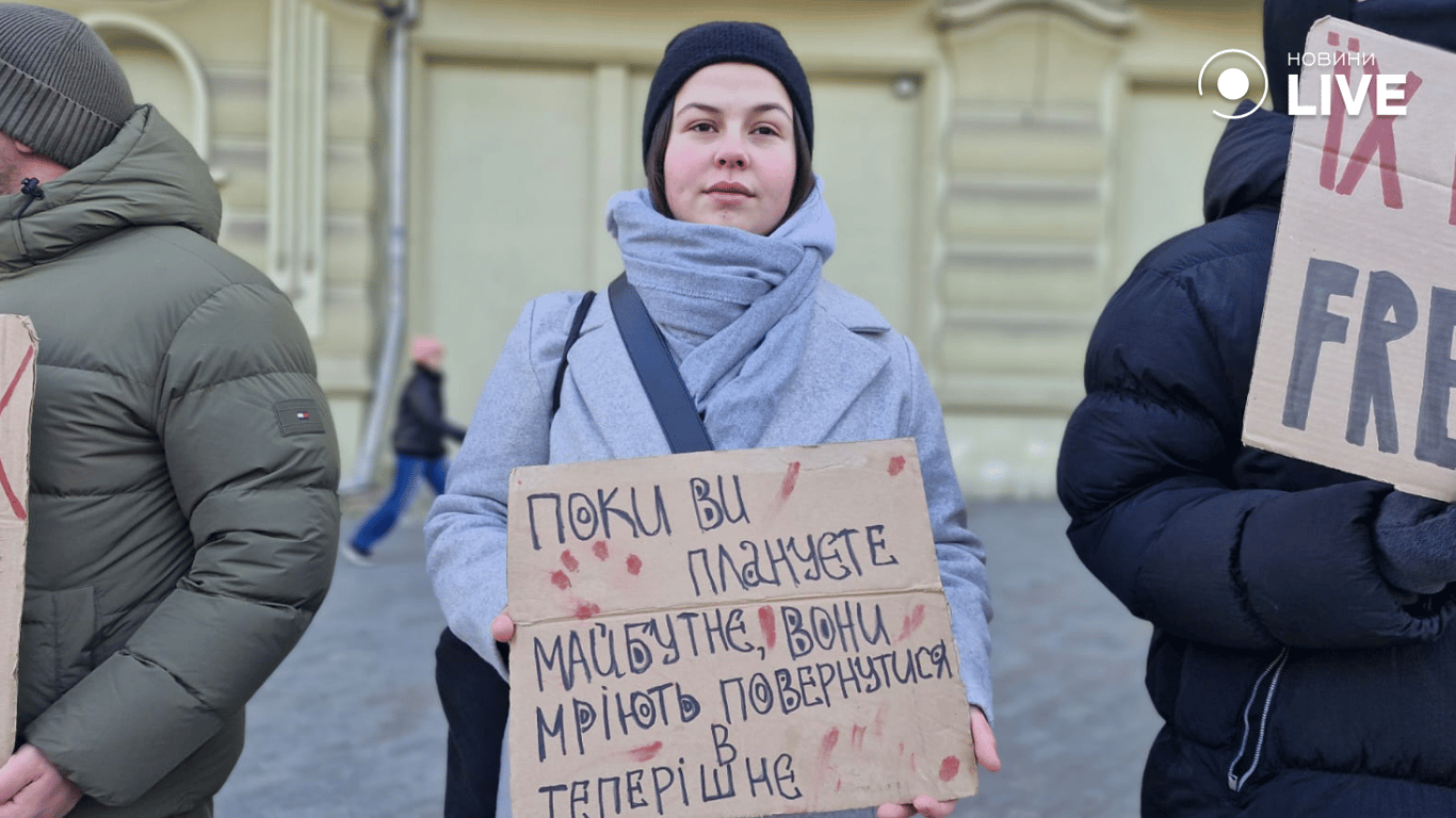 Одесити вийшли на мітинг в центрі міста — фоторепортаж - фото 4