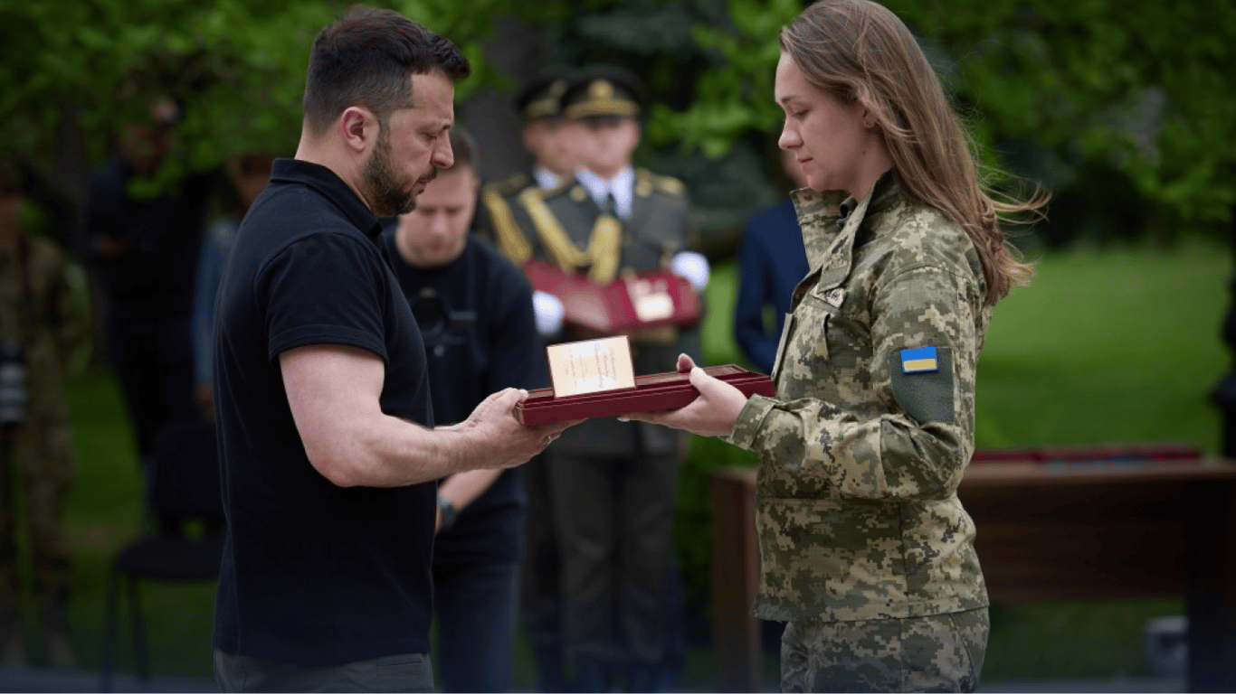Зеленський нагородив воїнів-піхотинців і зустрівся з рідними загиблих Героїв