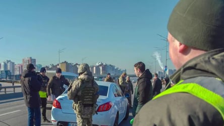 Чи можуть ТЦК зупиняти автомобілі для вручення повісток - 290x160