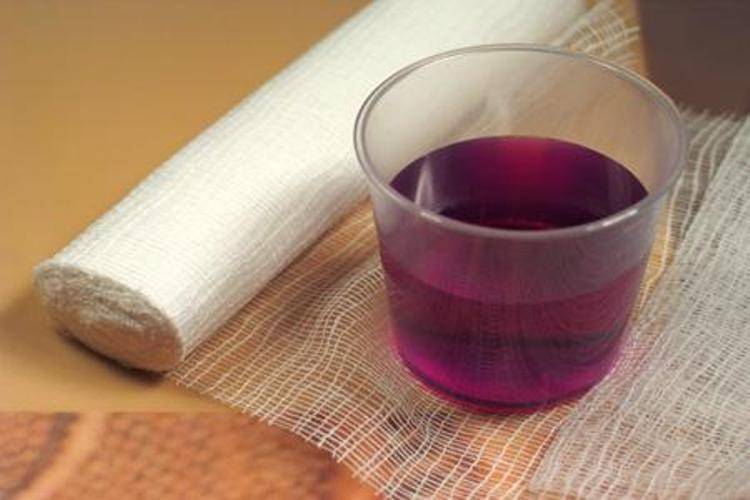 Марганцовка в стакане, которая полезна на огороде