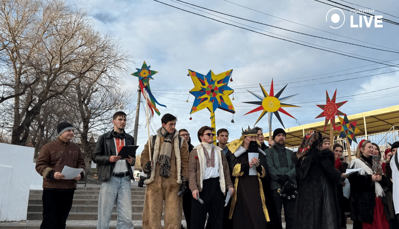 Розколяда на пляжі — в Одесі відзначили Водохреща в етно-стилі - фото 3