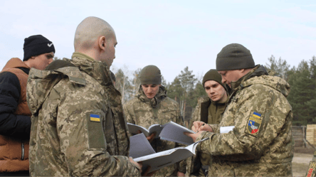 Юрист пояснив наслідки за відмову показати документи ТЦК - 285x160