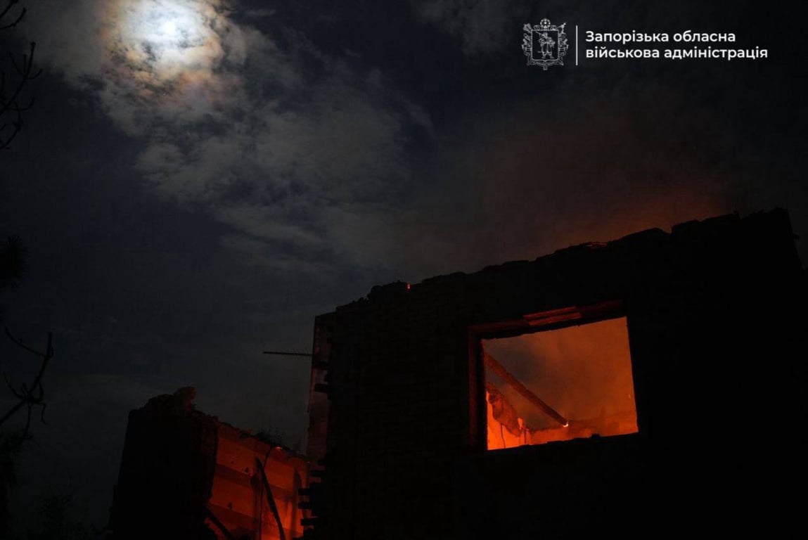 Запоріжжя атакували дрони 9 вересня - загорівся житловий будинок - фото 3