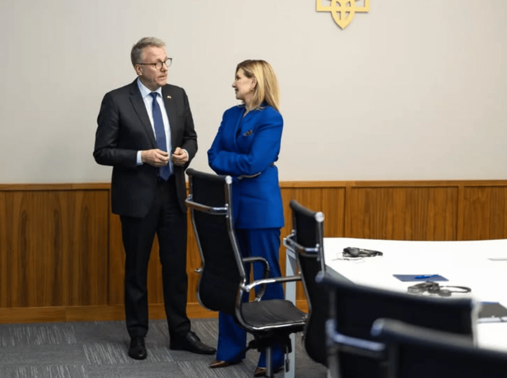 Для натхнення — 5 елегантних образів у стилі Олени Зеленської - фото 7