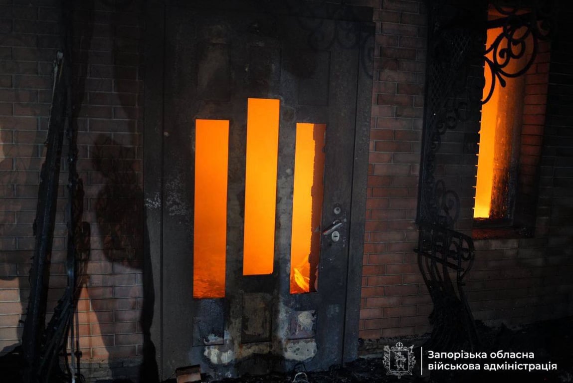 Запоріжжя атакували дрони 9 вересня - загорівся житловий будинок - фото 1