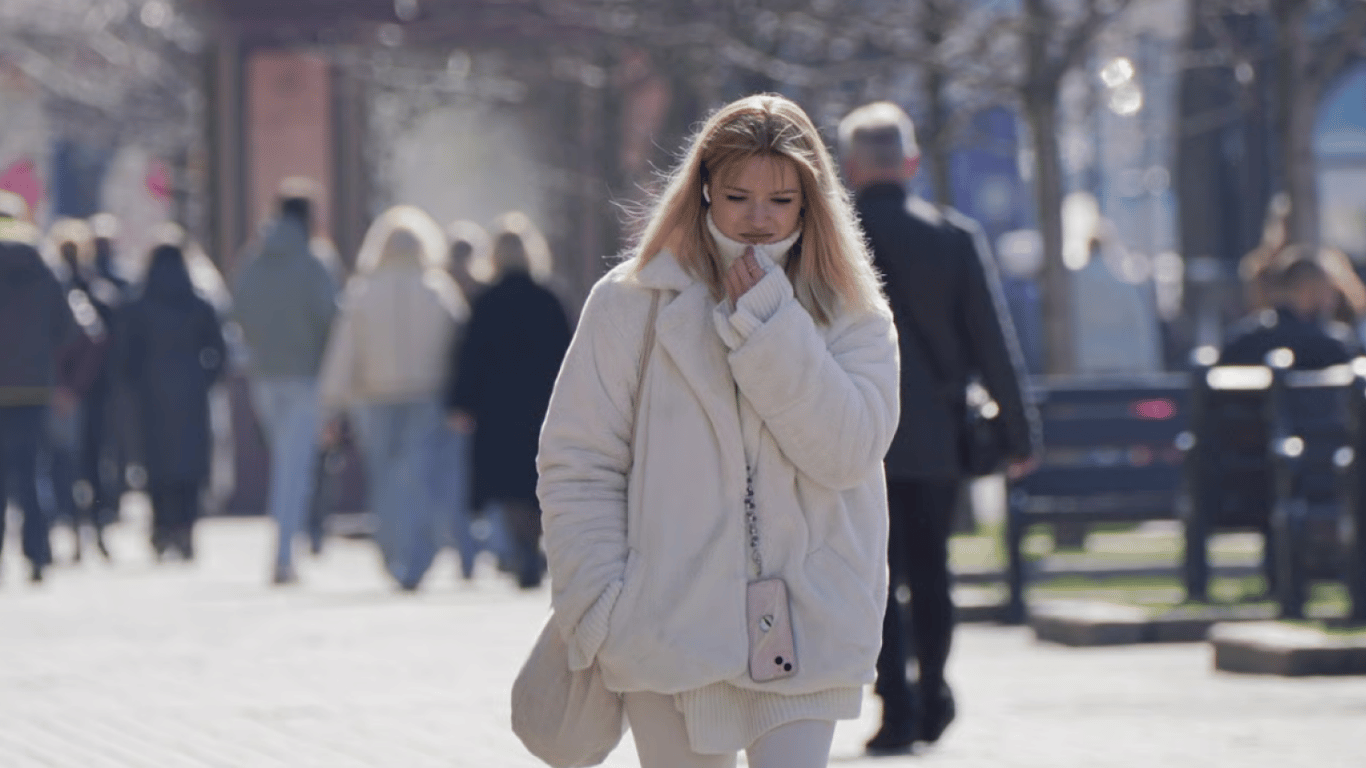 Гідрометцентр попереджає про заморозки та сильний вітер в Україні сьогодні