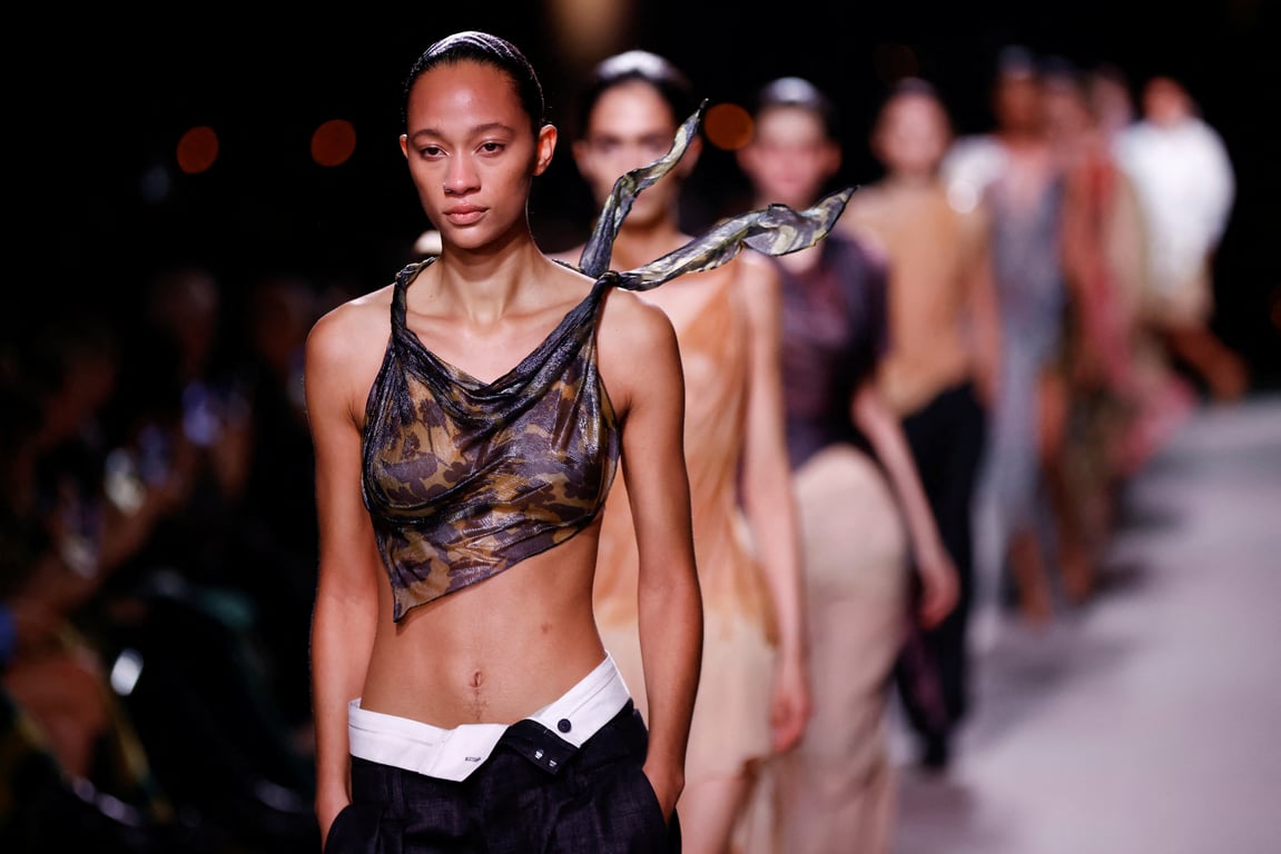 Модель на показі Вікторії Бекхем