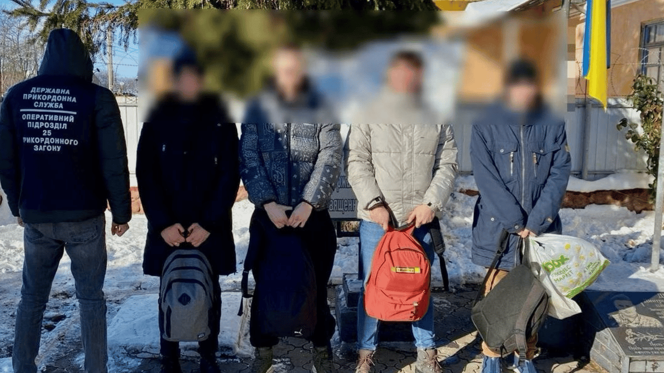 Прикордонники спіймали чотирьох українців, які намагалися незаконно дістатися Молдови