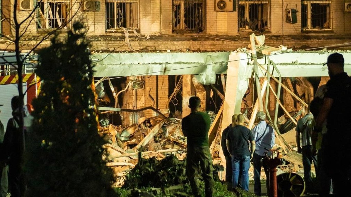 Ракетный удар по Днепру: стало известно, сколько людей получили ранения
