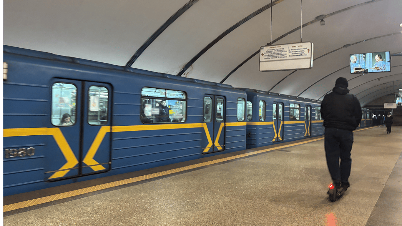 Поездка в метро Киева: машинист рассказал, как не травмироваться