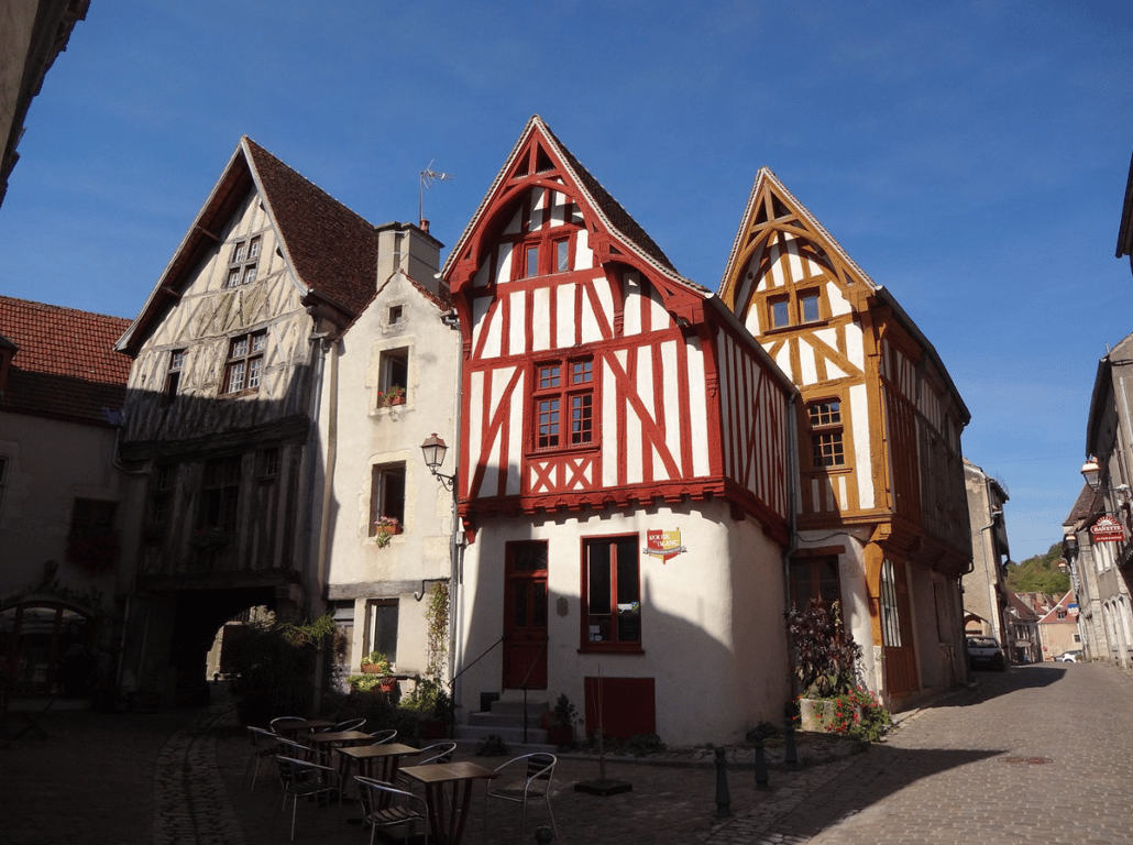 Справжня кіностудія без туристів — унікальне село у Франції - фото 1