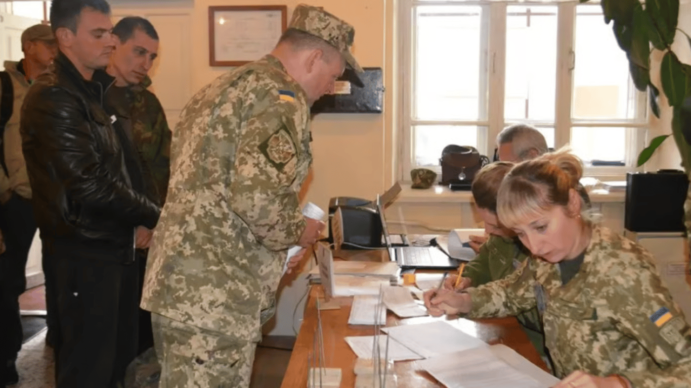 Переїзд в інше місто: реєстрація неважлива, а в ТЦК треба йти