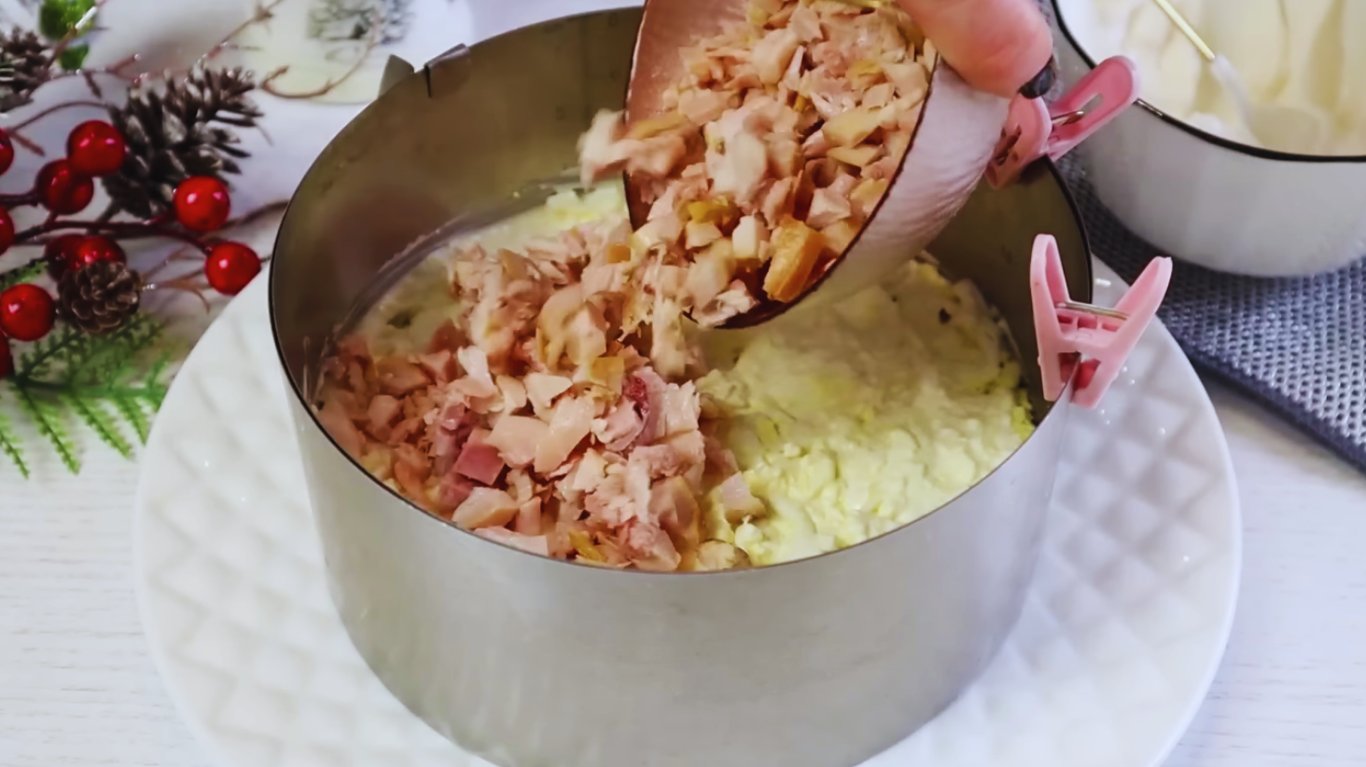 рецепт салату з куркою та ананасами