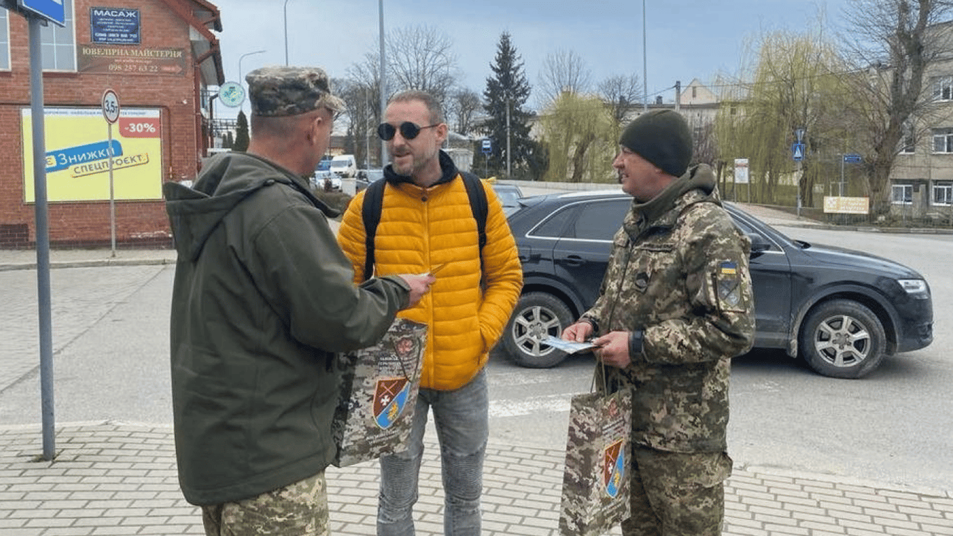 Мобилизация в Украине — на Львовщине мужчину призвали на службу, несмотря на бронирование