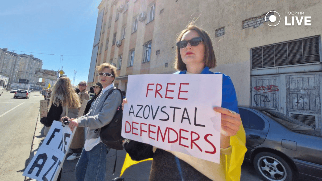 Два роки полону — одесити вийшли на акцію Free Azov - фото 2