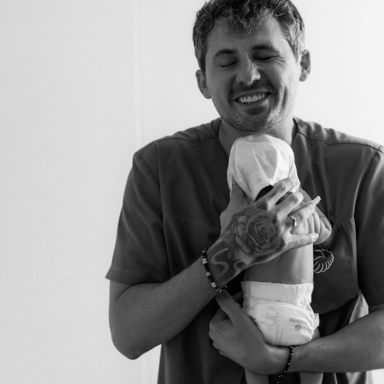 Євген Кот поділився зворушливими кадрами з пологового та показав свою маленьку донечку - фото 5