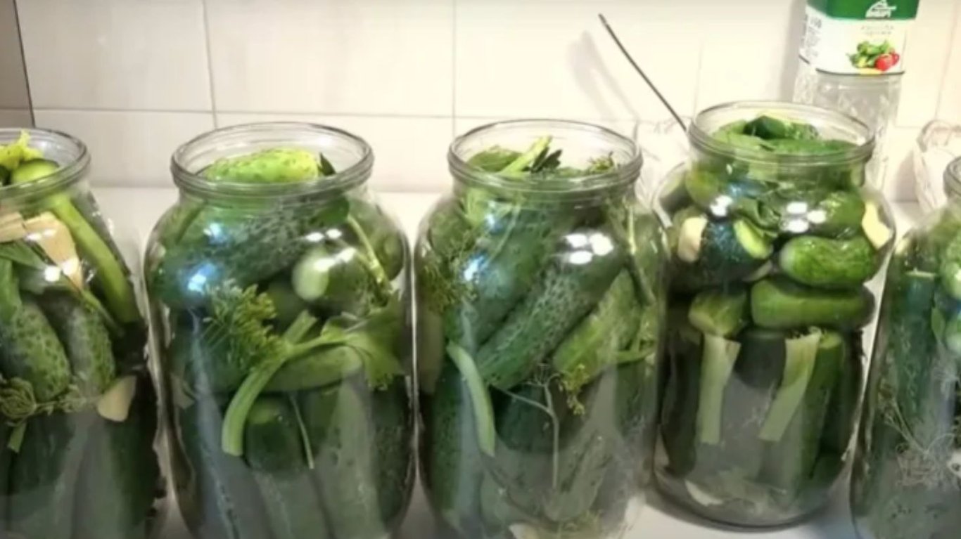 огірки у банку