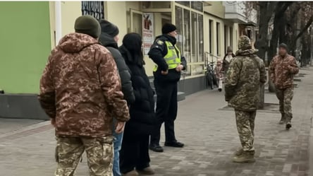 Во Львове судили мужчину, избившего полицейского и сотрудника ТЦК - 285x160