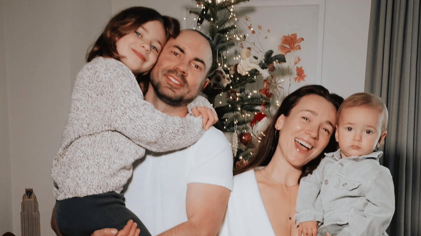 Жена Беднякова показала, как они всей семьей встречали Новый год