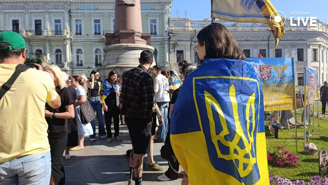 Хвилина мовчання за загиблими в полоні