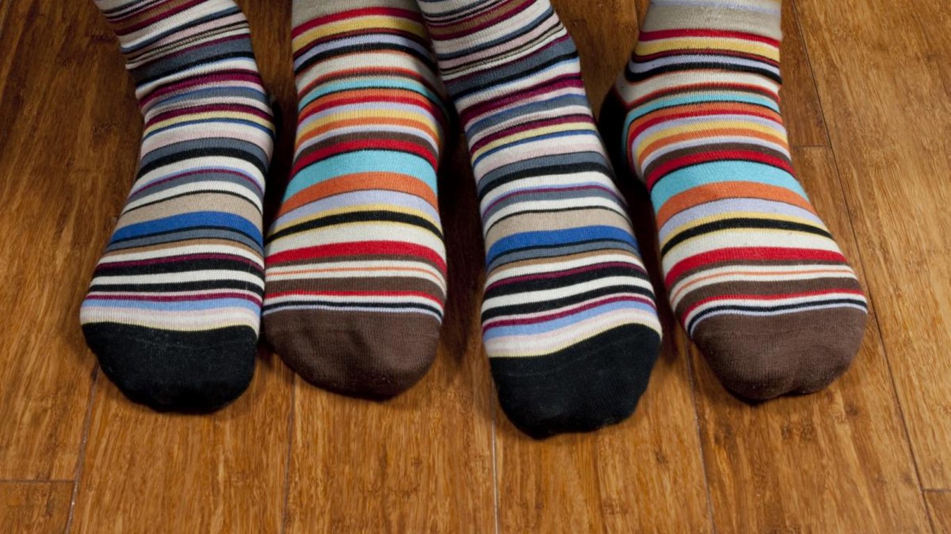 Куди зникає друга шкарпетка: як знайти згубу і не ходити в різних